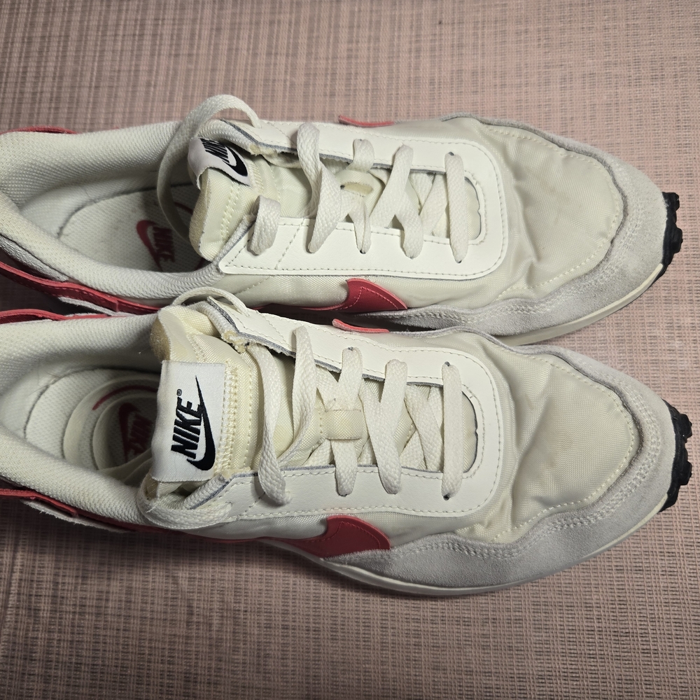 Nike Women's Shoes in White and Red